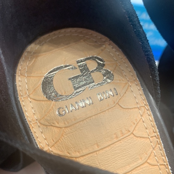 Gianni Bini suede wrap heels - Picture 3 of 13